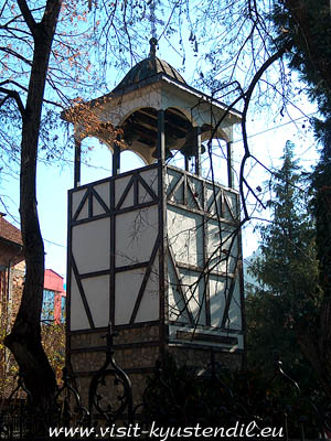 Камбанарията на църквата