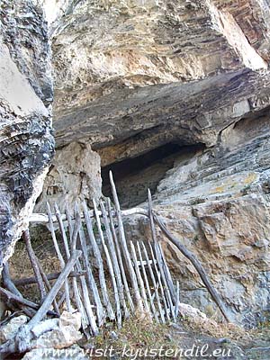 Пещерата на Св. Иван Рилски в близост до село Гърбино